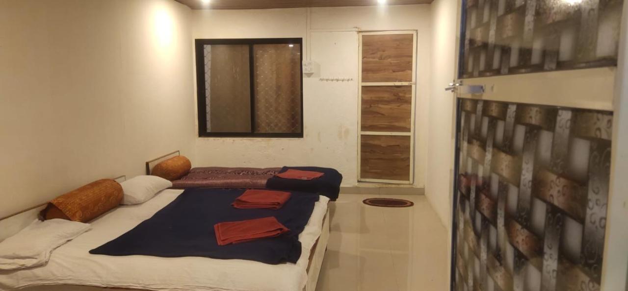 Hilltone Veg Non Veg Matheran Hotell Exteriör bild