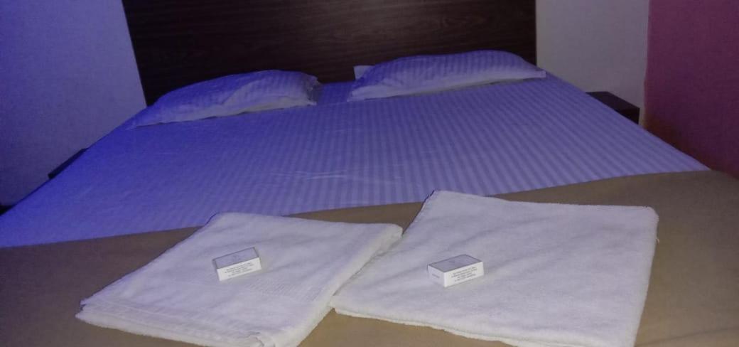 Hilltone Veg Non Veg Matheran Hotell Exteriör bild