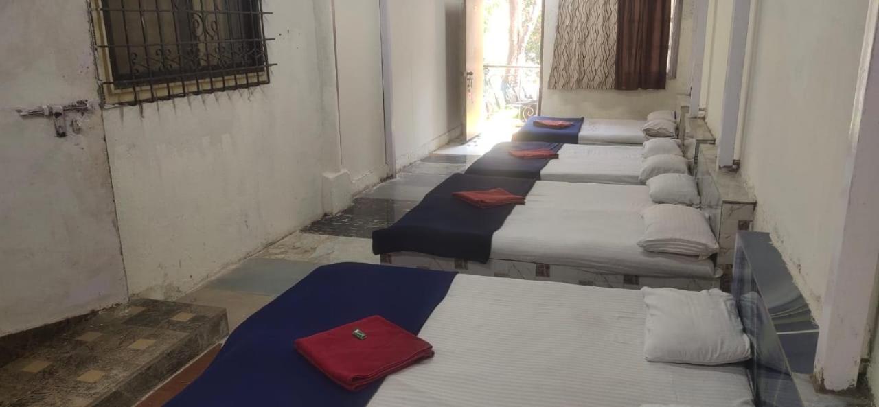Hilltone Veg Non Veg Matheran Hotell Exteriör bild