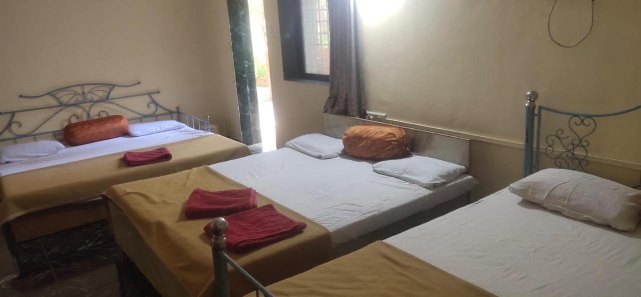 Hilltone Veg Non Veg Matheran Hotell Exteriör bild