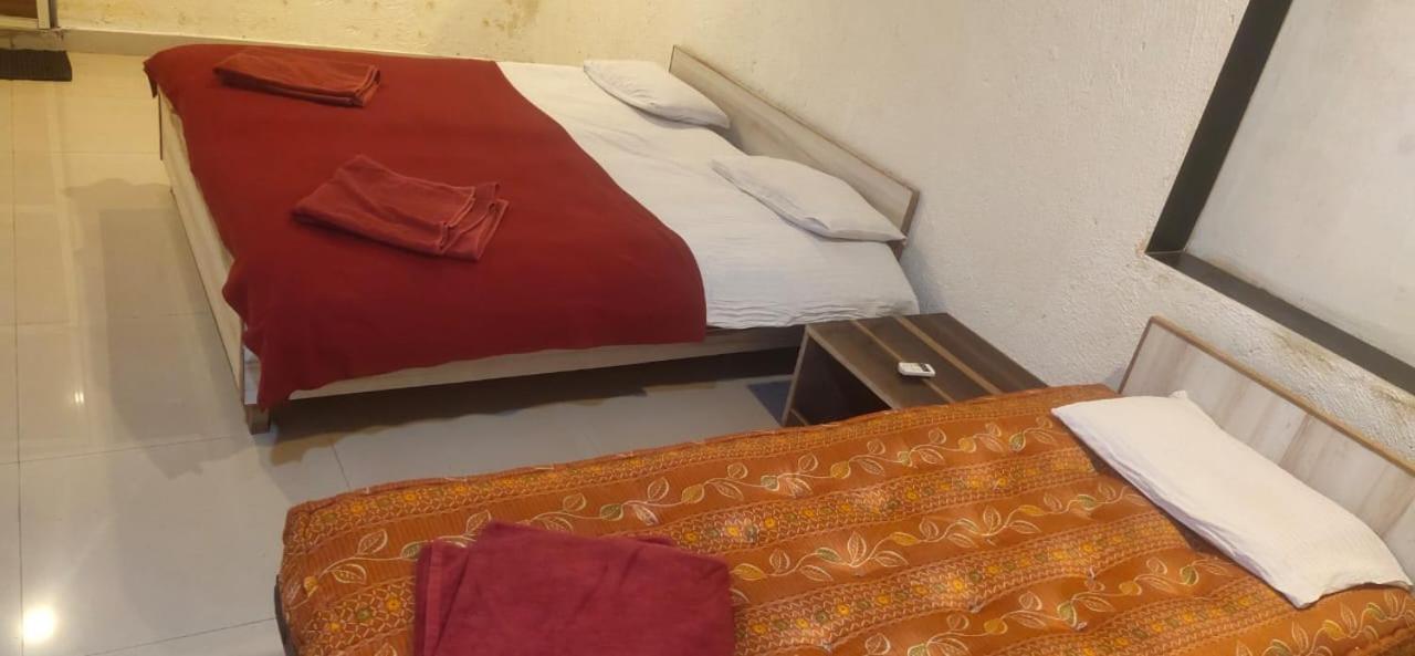Hilltone Veg Non Veg Matheran Hotell Exteriör bild