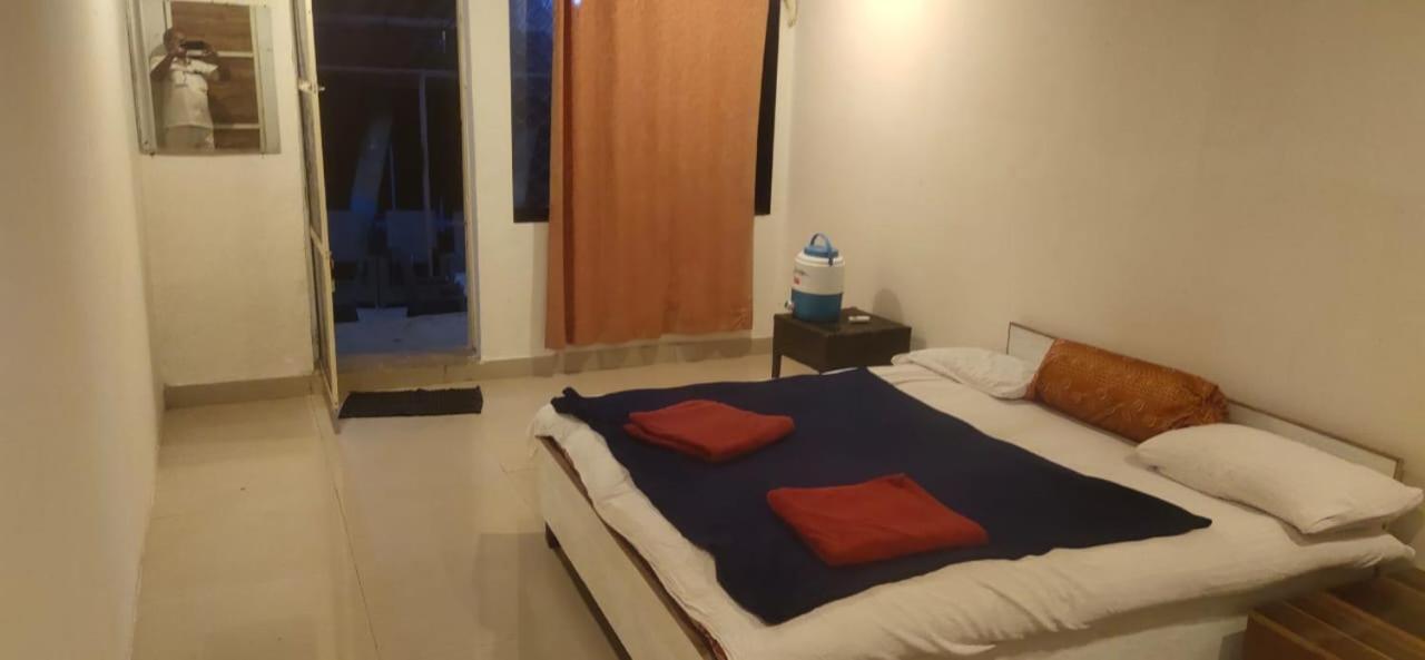 Hilltone Veg Non Veg Matheran Hotell Exteriör bild