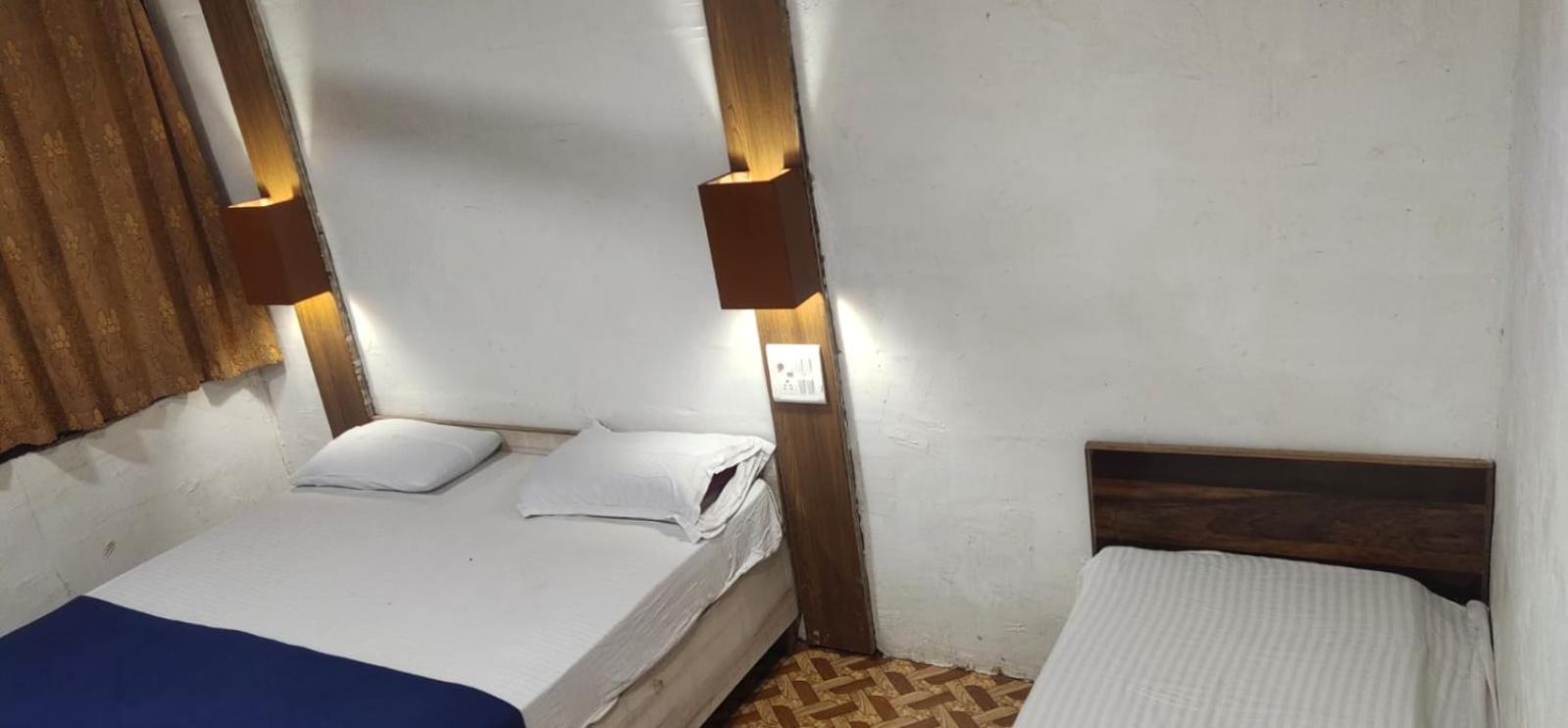 Hilltone Veg Non Veg Matheran Hotell Exteriör bild