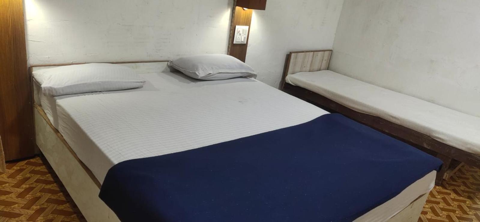 Hilltone Veg Non Veg Matheran Hotell Exteriör bild